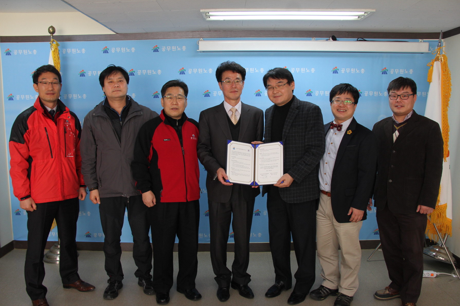 협약식 단체 사진 촬영 모습