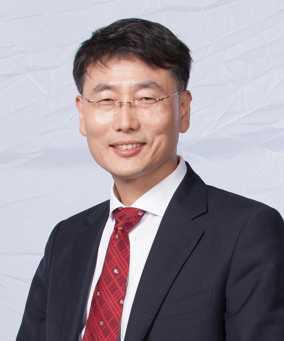 경찰학과 신이철 교수 증명사진