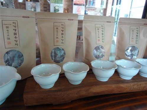 차와 찻잔 모습