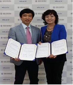 협약서 교환 모습