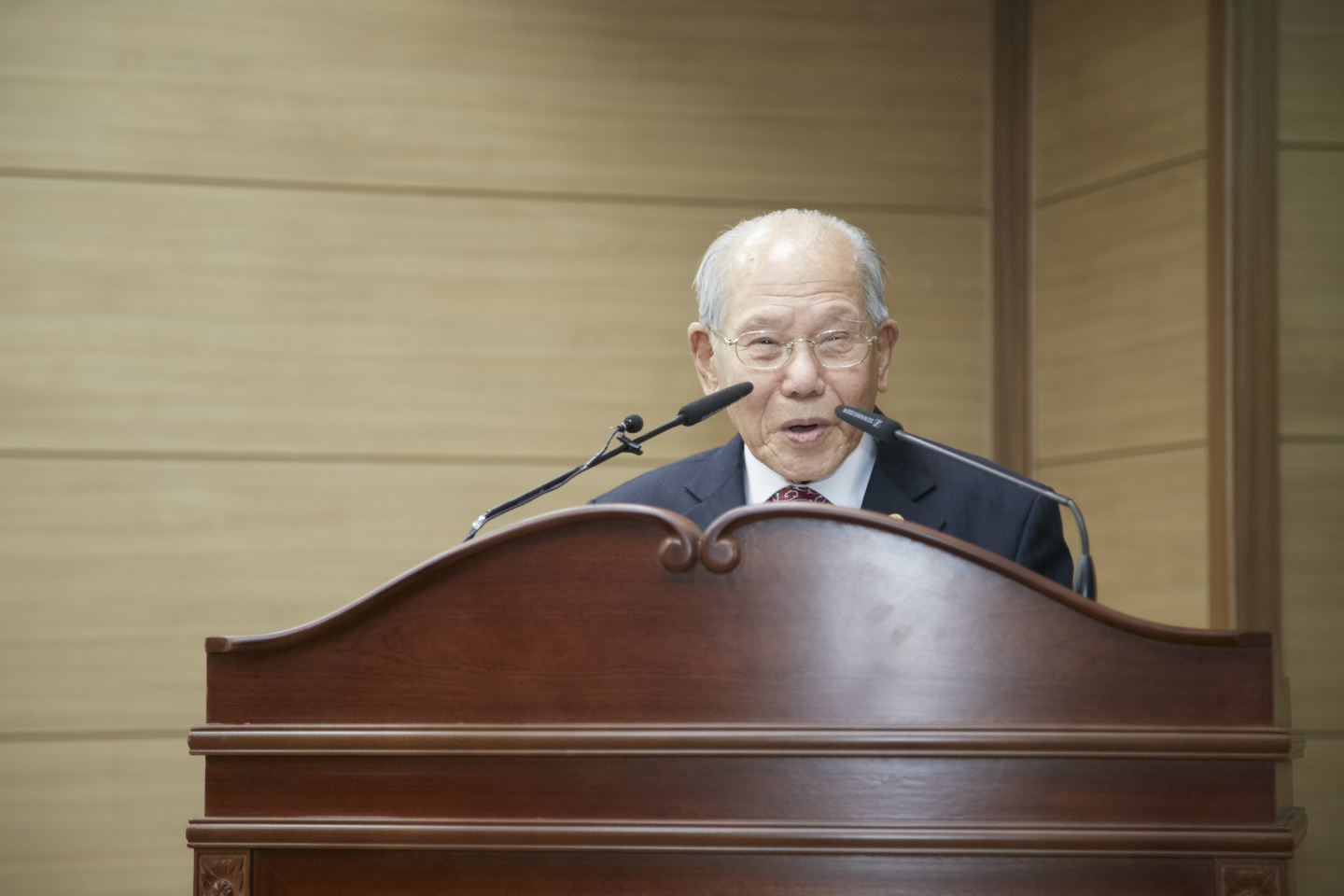 구당 김남수 총재 발표 모습