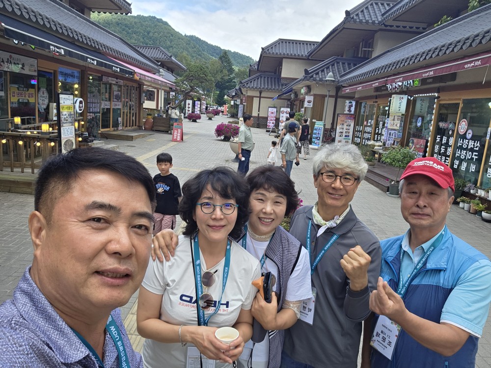 오대산 치유자원 탐방현장에서 학우들과2