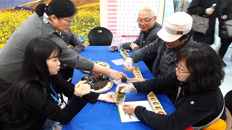 직접 체험하는 모습-2