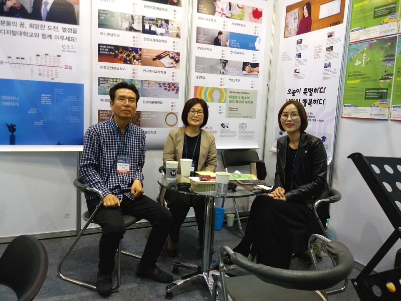 홍보 하는 모습