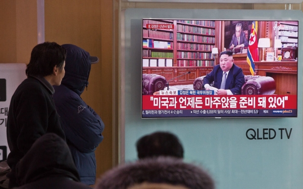 북한 국무위원장 신년사 방송을 보고있는 모습