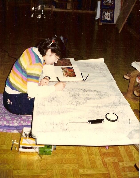 자수 밑그림을 도안하는 모습