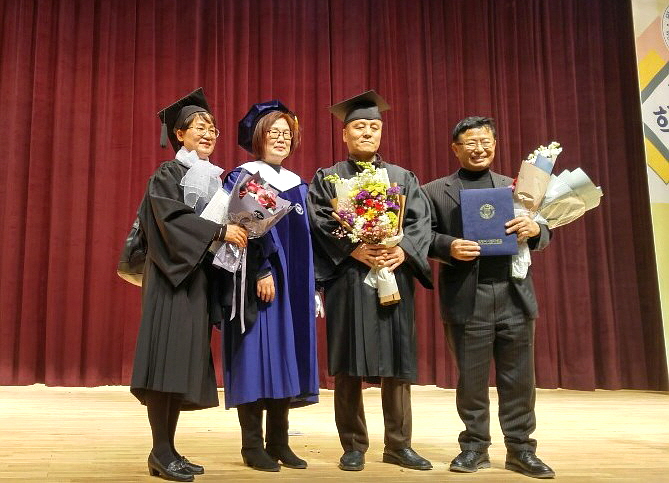 졸업생 단체사진