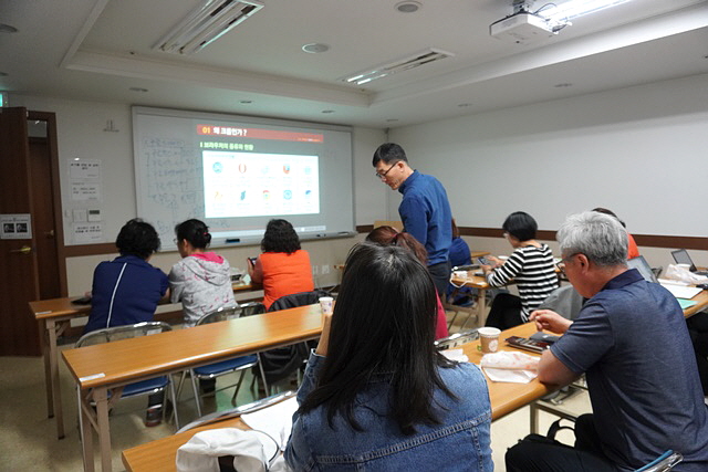 강의를 듣는 학생들