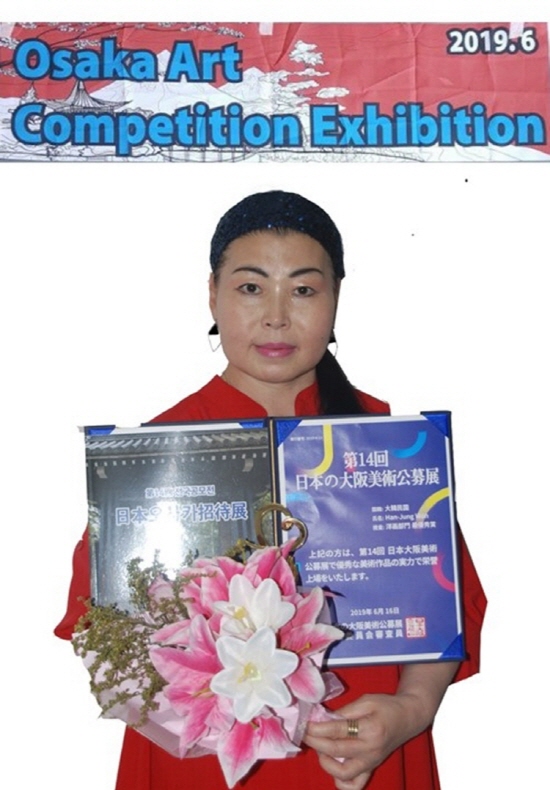 수상 후 기념촬영 모습