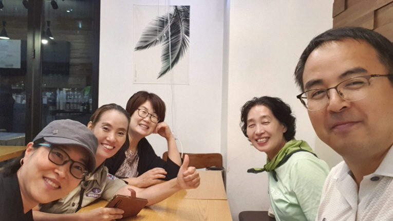 모임에 참석한 학생들