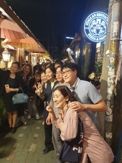 익선동 골목 단체사진