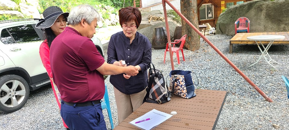 발열 체크하는 모습