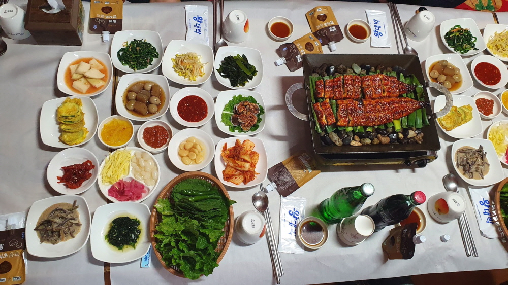 메기하우스에서 식사