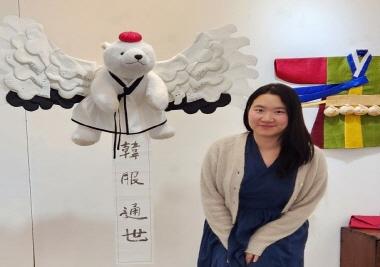 김지윤 동문(한새 작가), 첫 번째 전시 ‘한새의 날실’전 열어