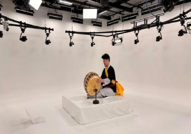 [뉴데일리] 사이버대 최초 XR 기반 실습공간 갖춰 … ‘HyperXR 스튜디오’서 몰입형 콘텐츠도 ‘거뜬’