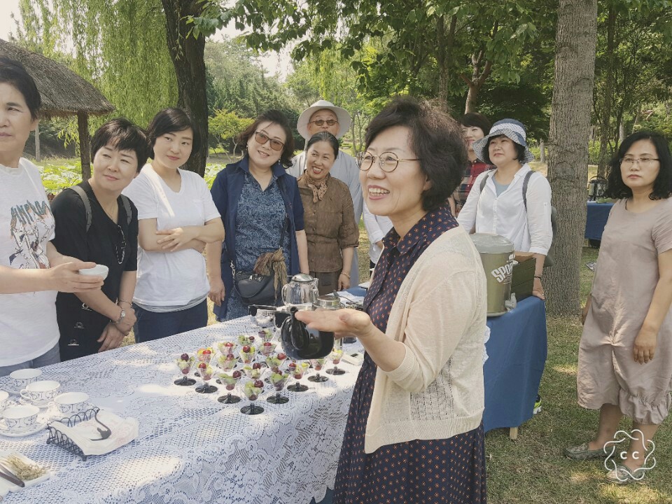 [사진] 손연숙 교수님 tea party 차문화 기행 연수