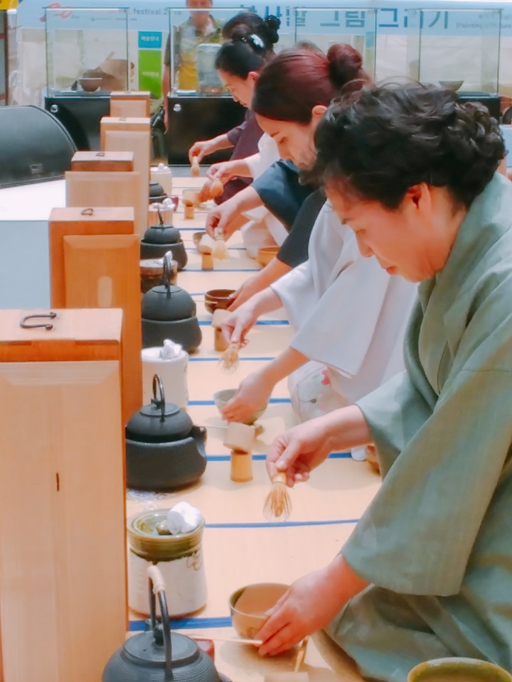 [사진] 문경전통찻사발축제 부산지역 학우님들의 일본다도 시연