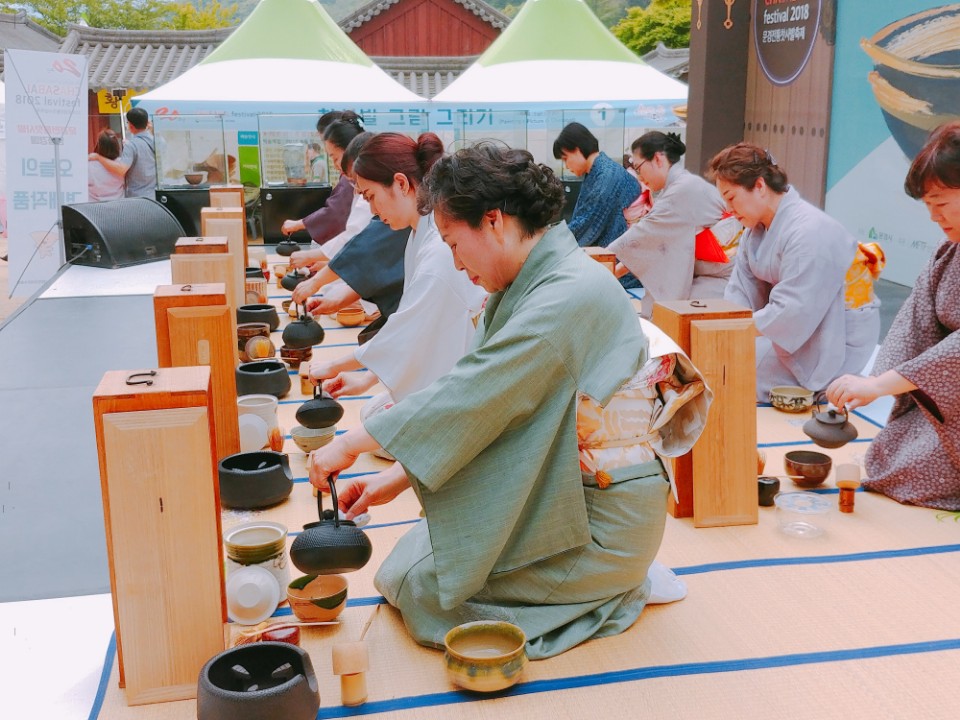 [사진] 문경전통찻사발축제 부산지역 학우님들의 일본다도 시연