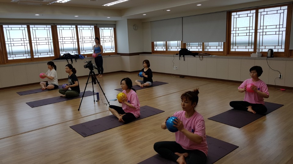2018-1 한방미용예술학과 특성화 프로젝트 특강 중 리드믹요가 및 전신통증 관리 필라테스 특강